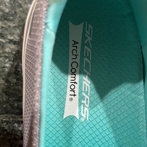 Grey and teal Skechers woman’s arch comfort - Picture 2 of 4